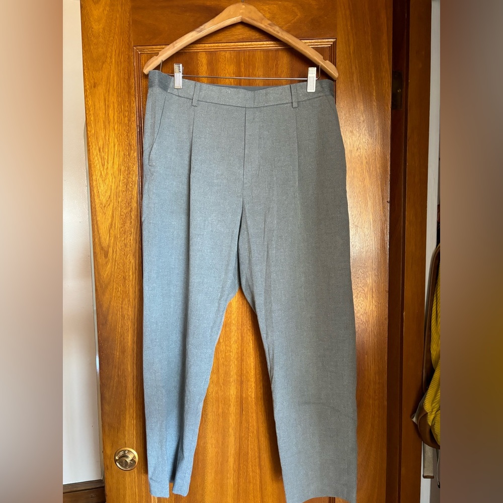 Uniqlo Women's Smart Ankle Light Grey Pants Size L.